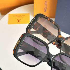 Picture of Louis Vuitton Sunglasses _SKUfw77817987fw